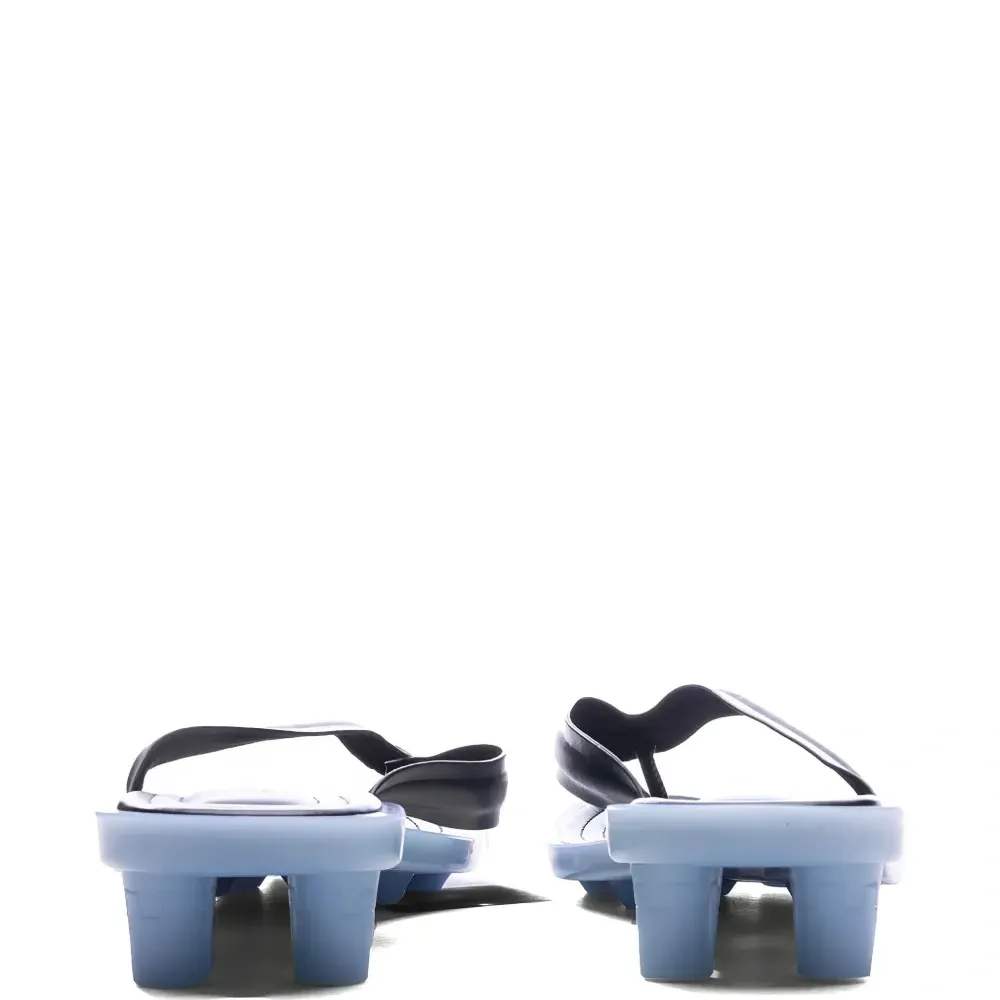 Шлепанцы из коллаборации с Fenty