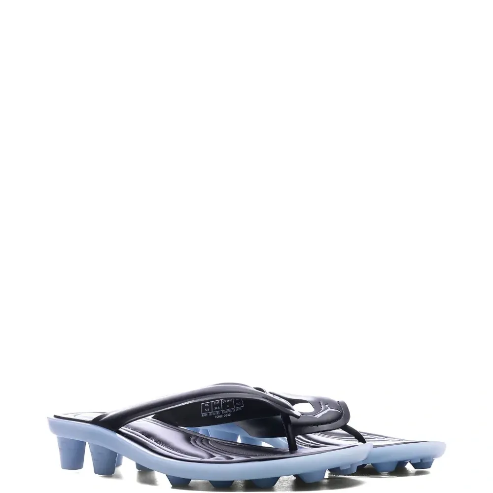 Шлепанцы из коллаборации с Fenty