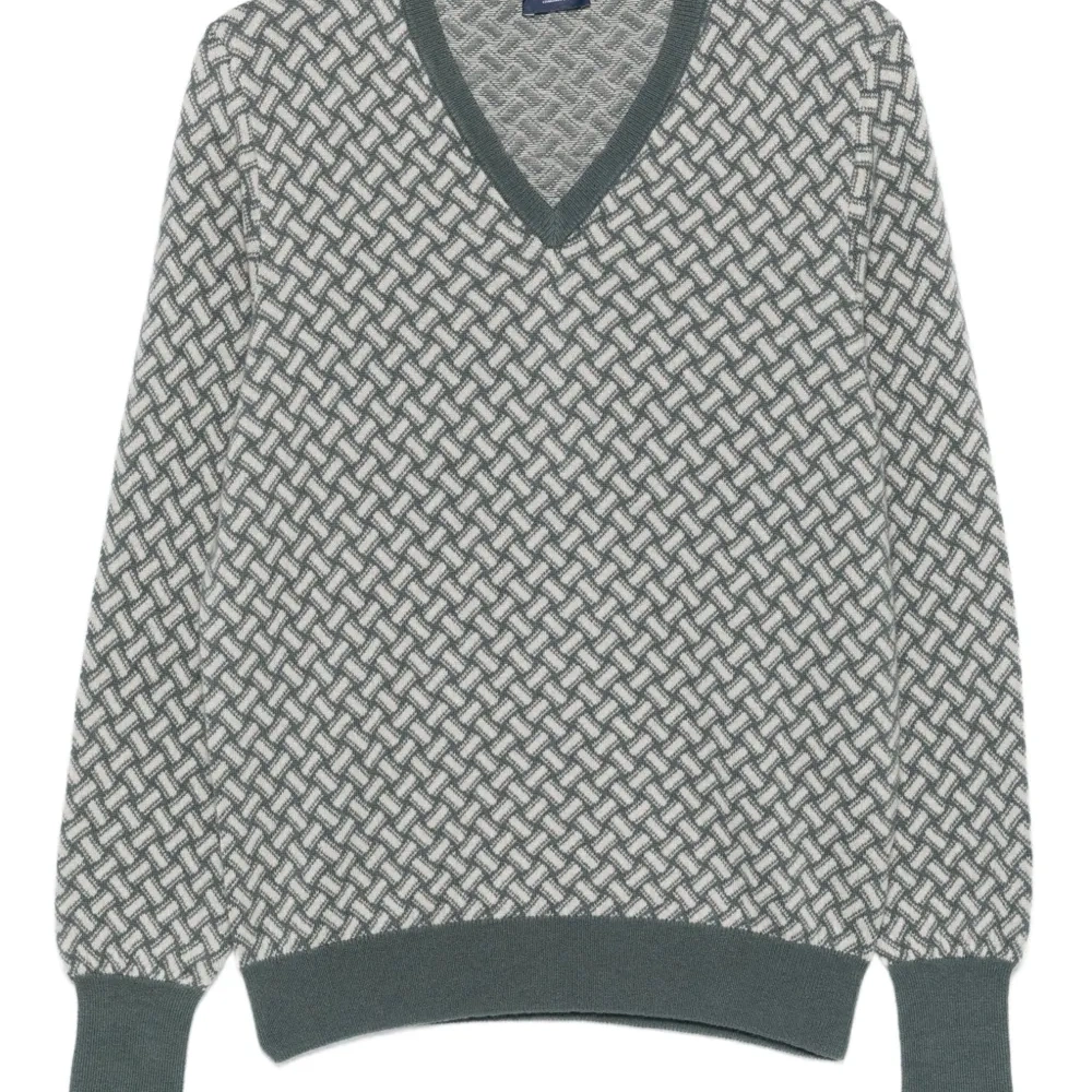 Свитер с геометричным узором