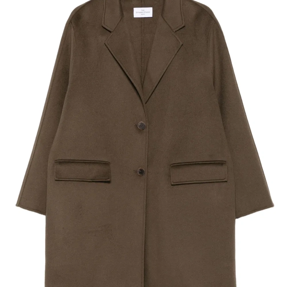 Пальто с накладными карманами