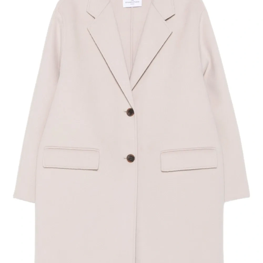 Пальто на пуговицах