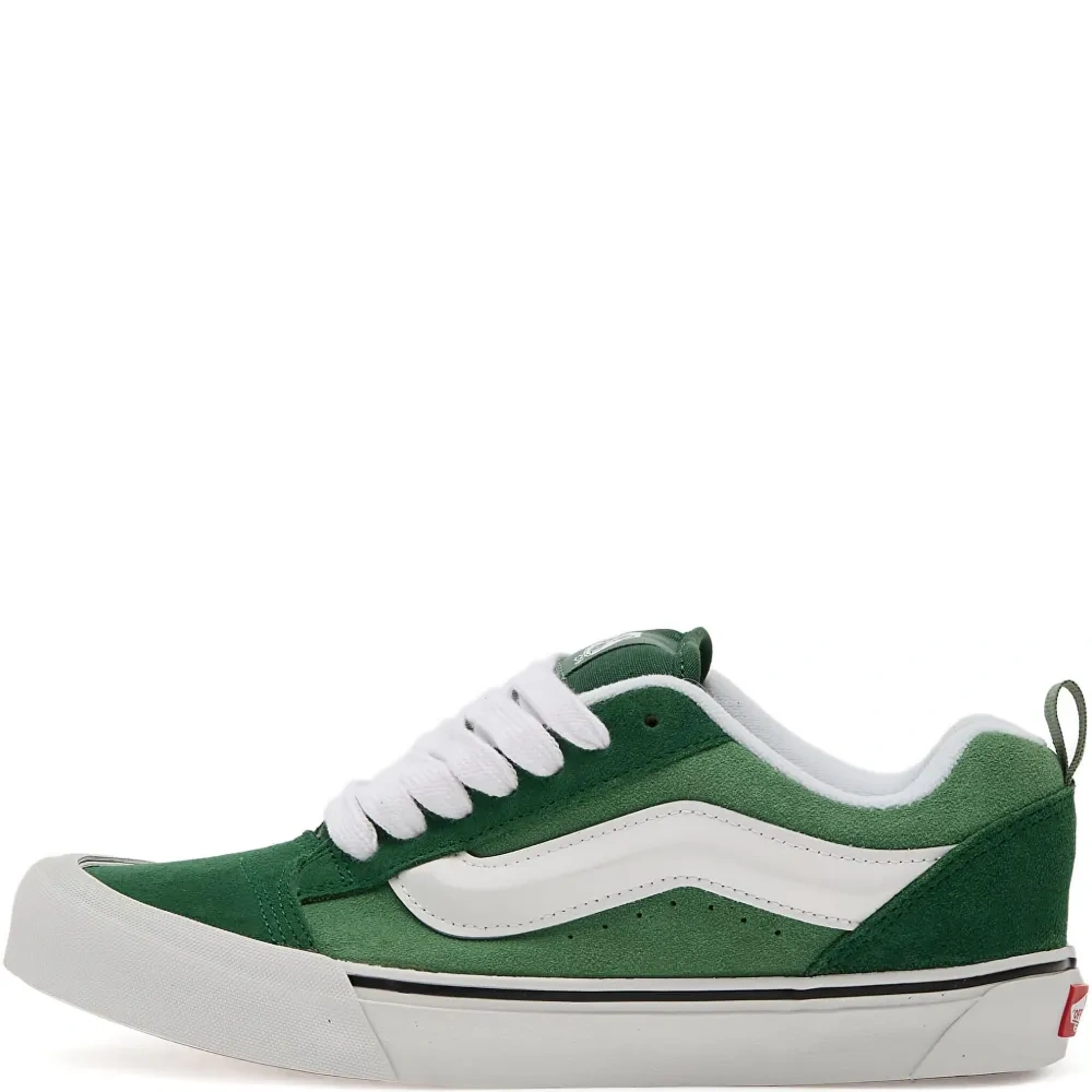 Замшевые кроссовки