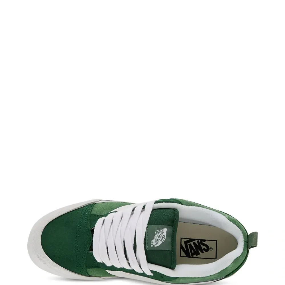 Замшевые кроссовки