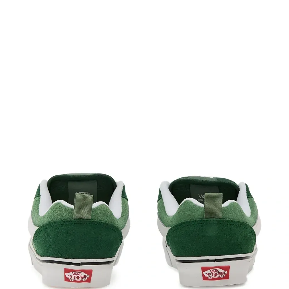 Замшевые кроссовки