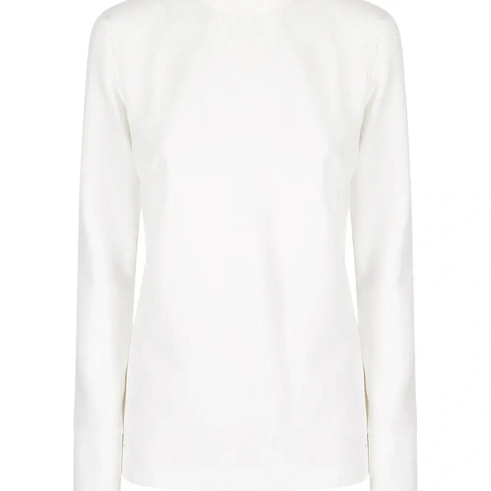 Блузка с высоким воротником и длинными рукавами