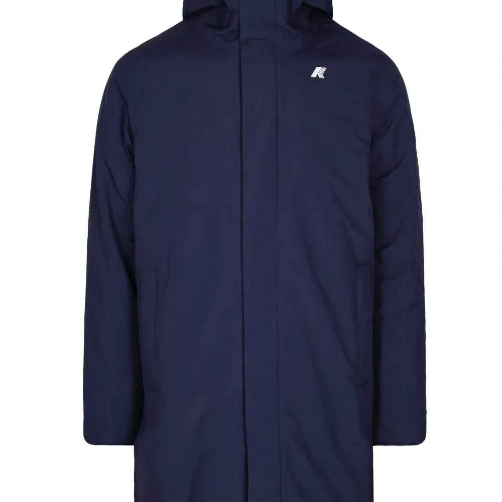 Пальто с капюшоном и длинными рукавами