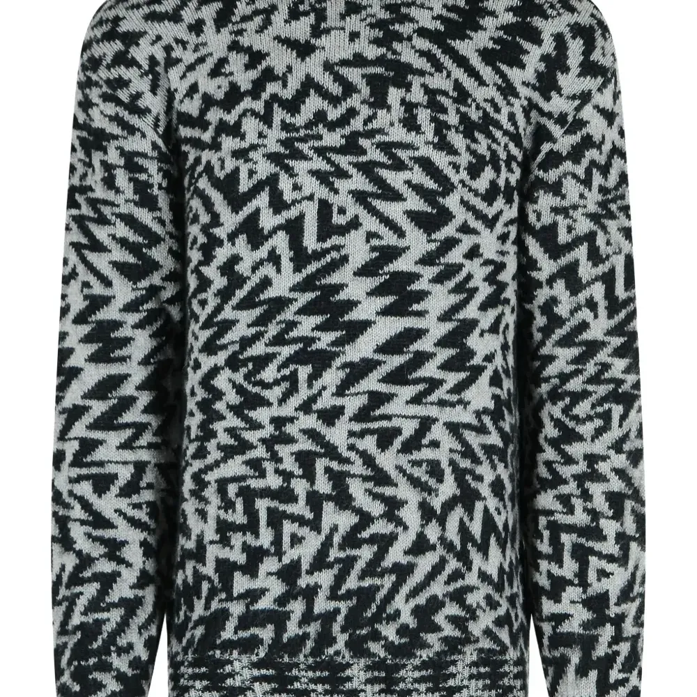 Свитер с абстрактным узором