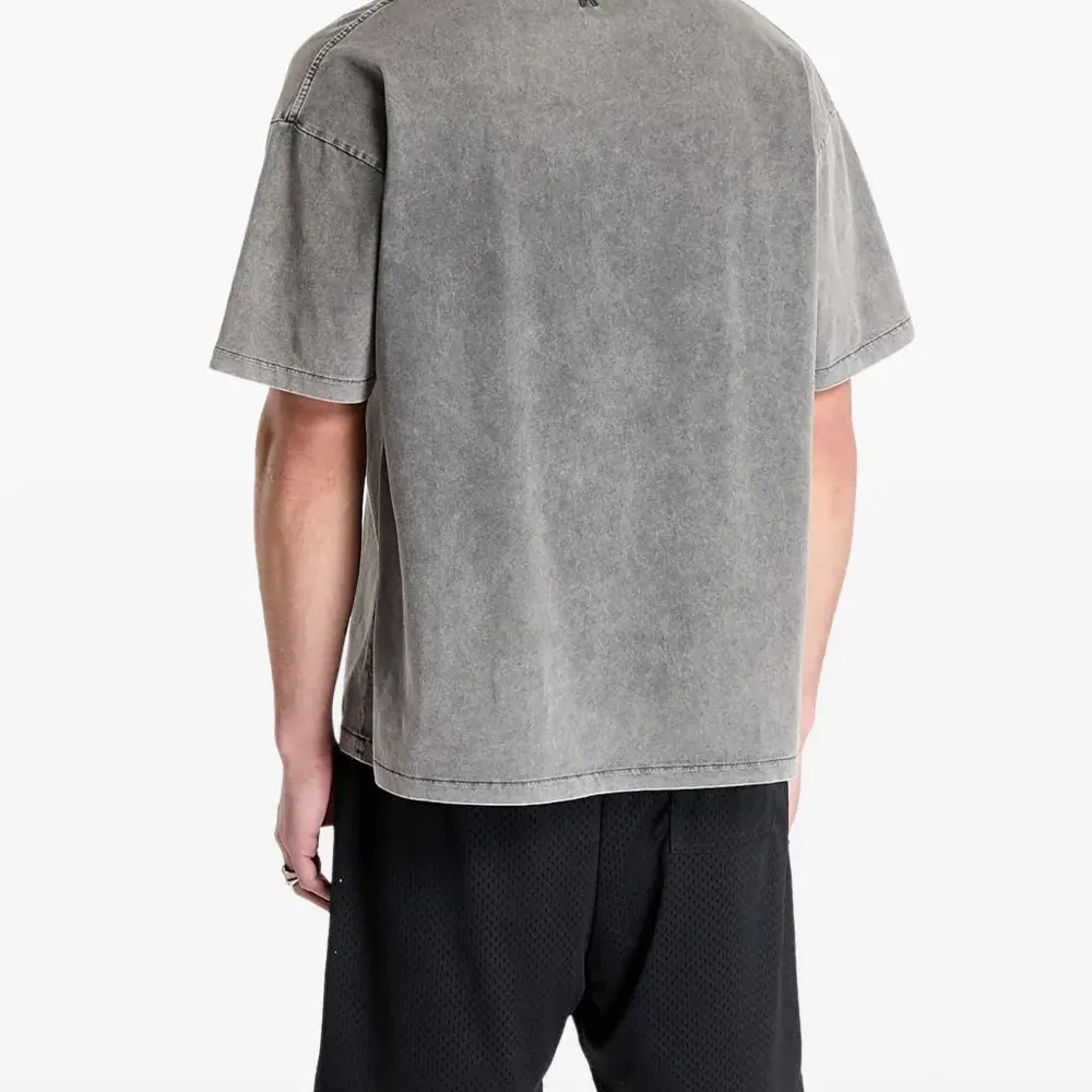 Футболка с выбеленным эффектом