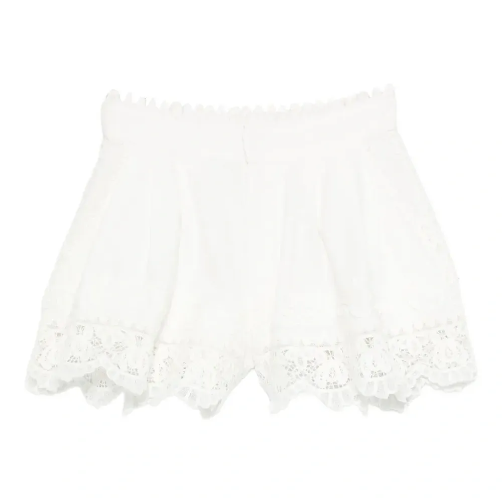 Плиссированные шорты с кружевом Плиссированные шорты с кружевом