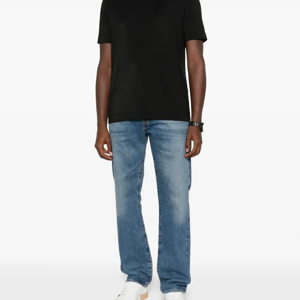 Футболка с вышивкой в виде орла