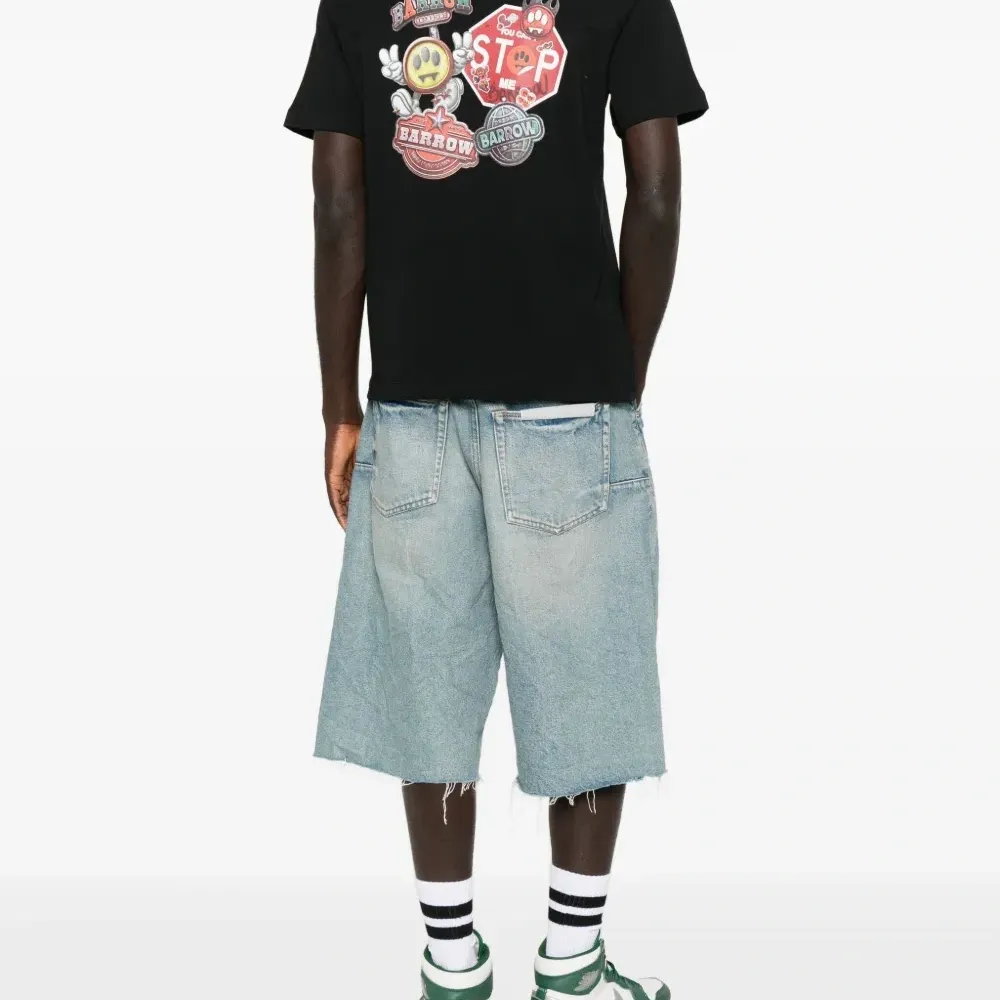 Футболка с графичным принтом Футболка с графичным принтом