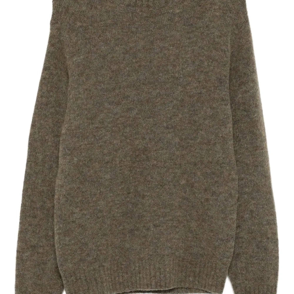 Свитер с круглым вырезом