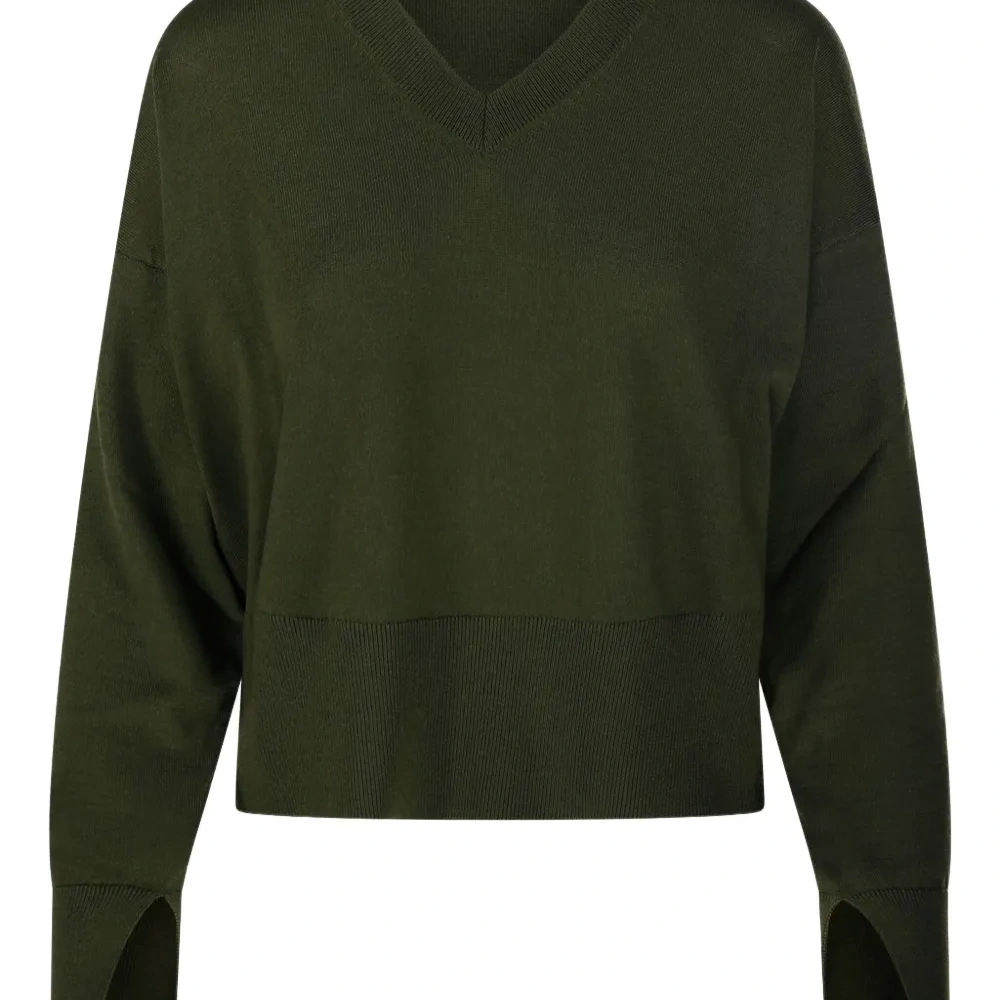 Свитер с V-образным вырезом