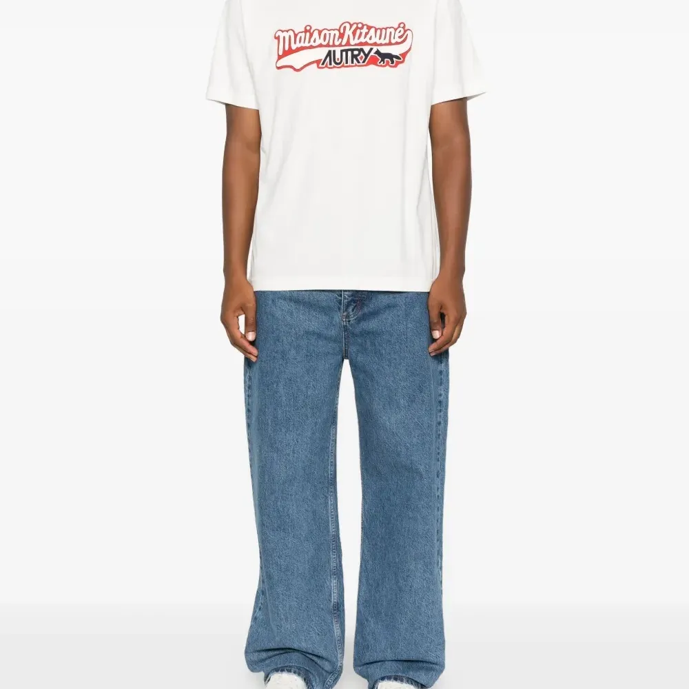 Футболка с графичным принтом Футболка с графичным принтом