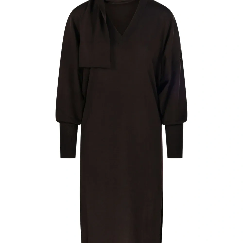 Платье с объемными рукавами