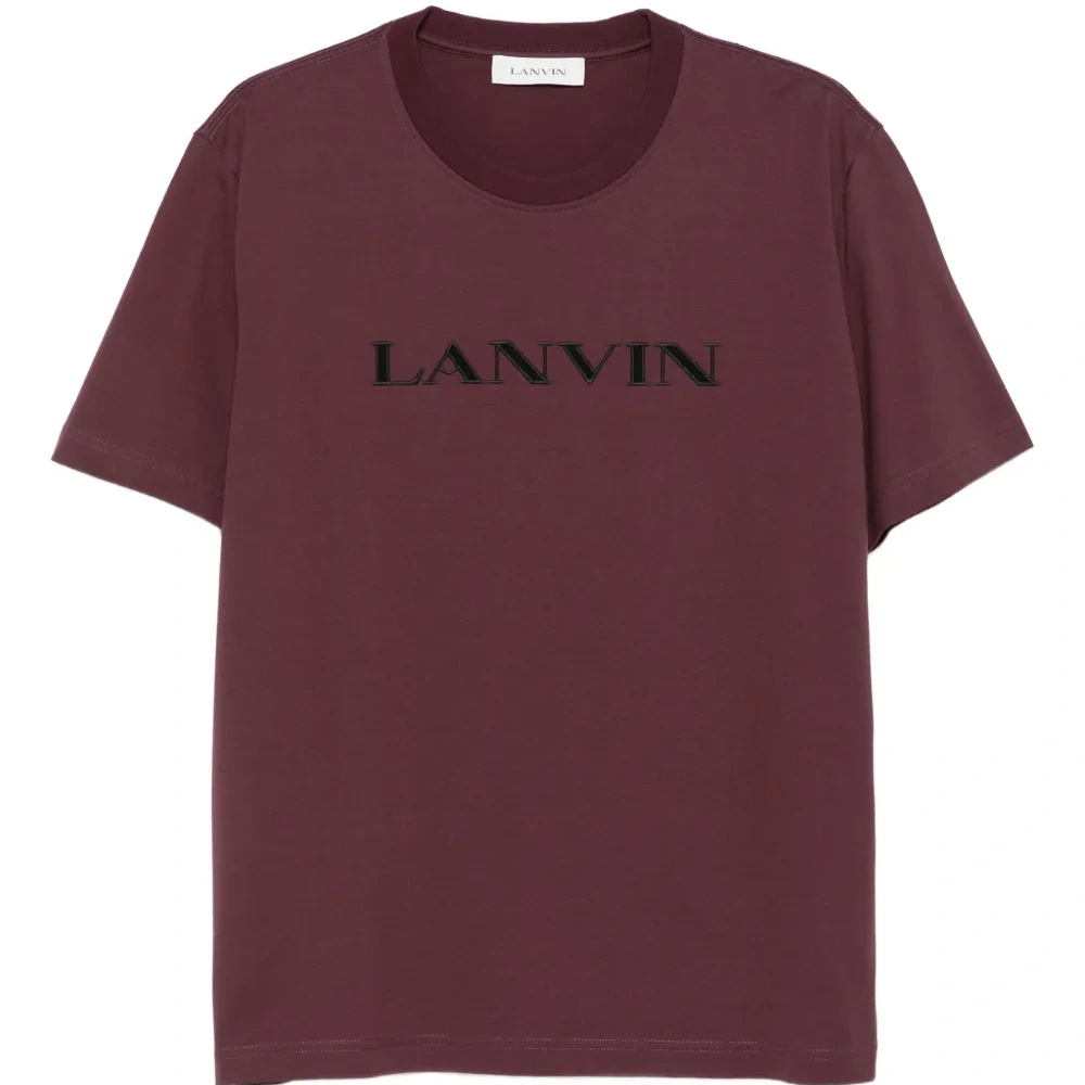 Футболка с вышитым логотипом