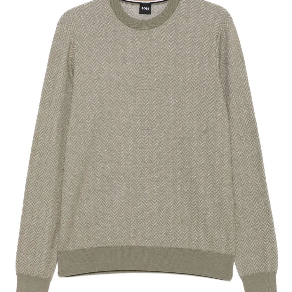 Свитер с узором в елочку