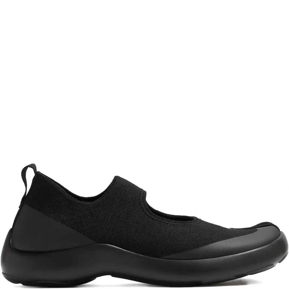 Кроссовки с разделённым носком