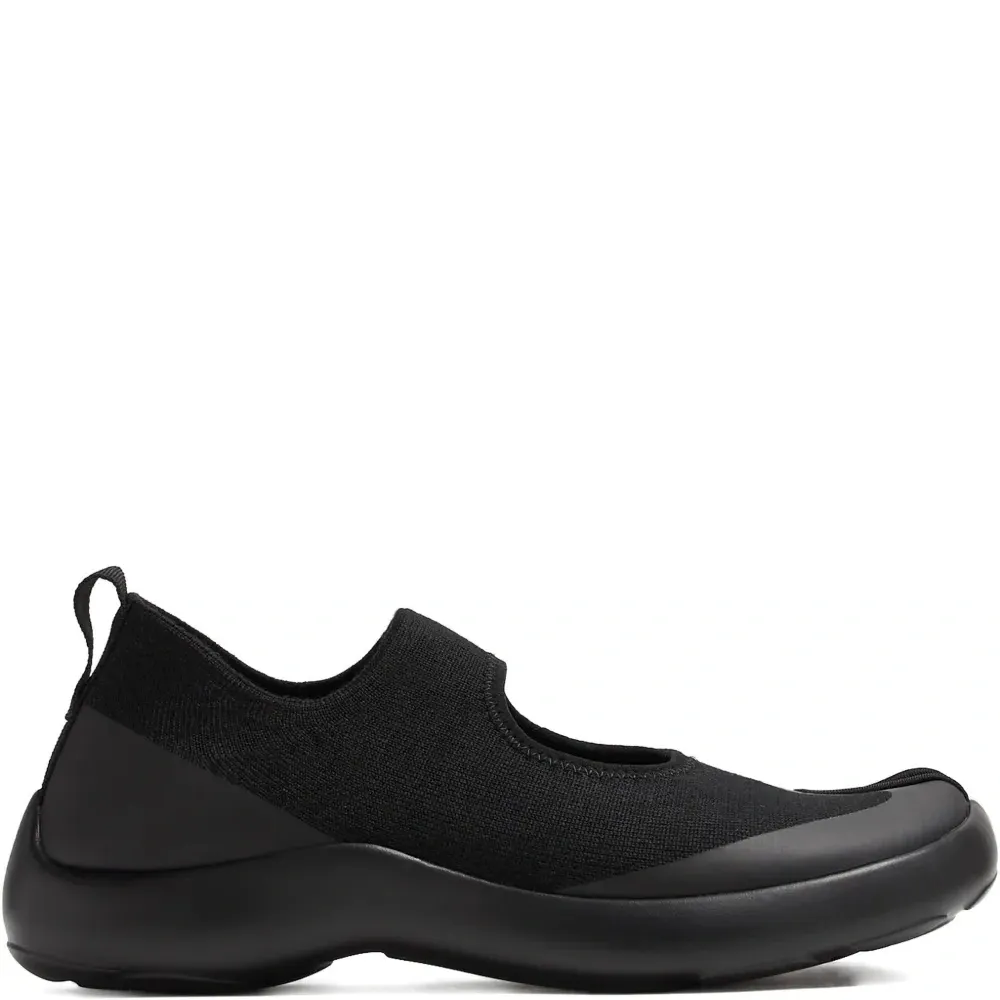 Кроссовки с разделённым носком