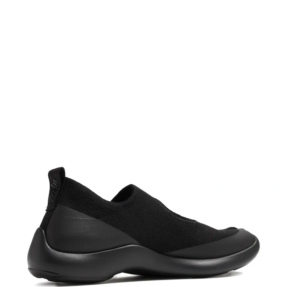 Кроссовки с разделённым носком