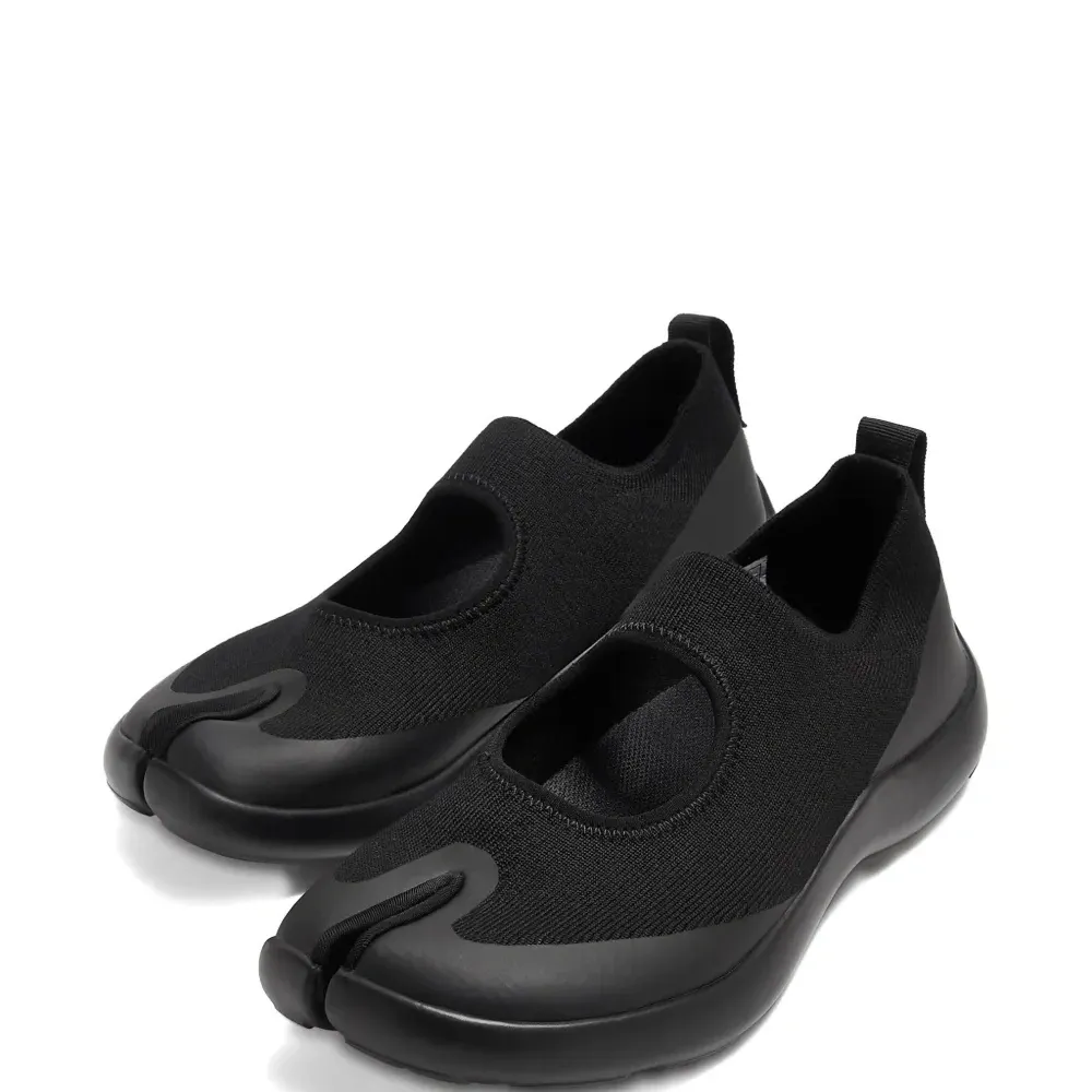 Кроссовки с разделённым носком