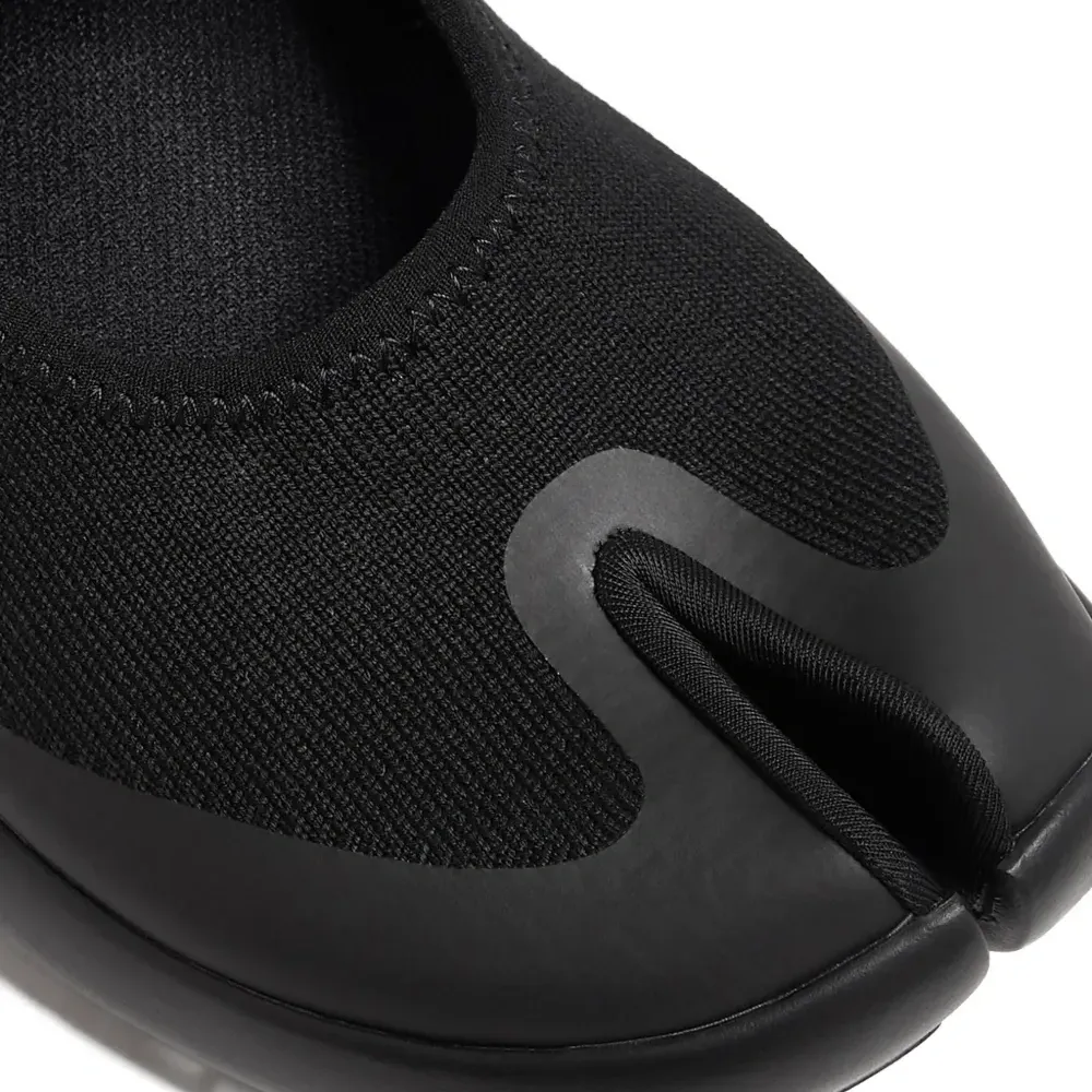 Кроссовки с разделённым носком