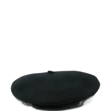 Берет с украшением