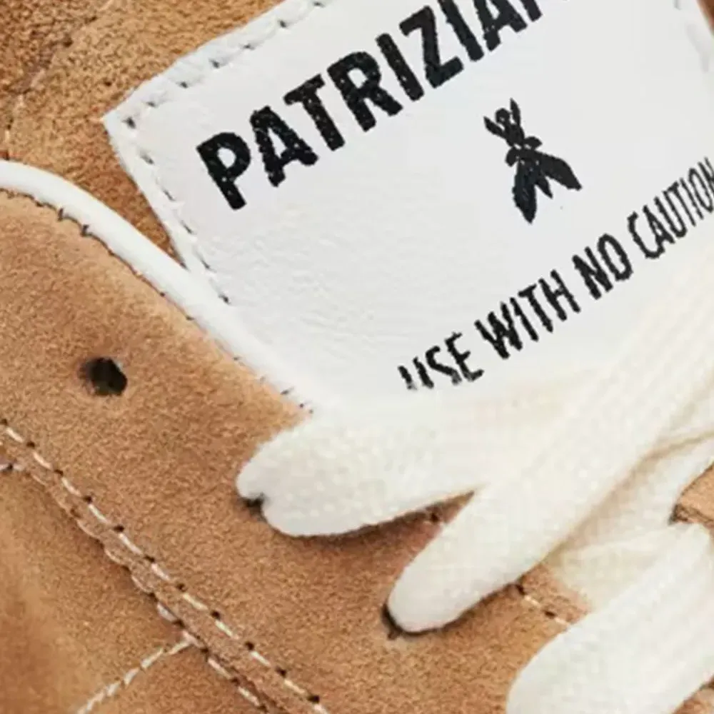 Кроссовки на шнуровке Кроссовки на шнуровке