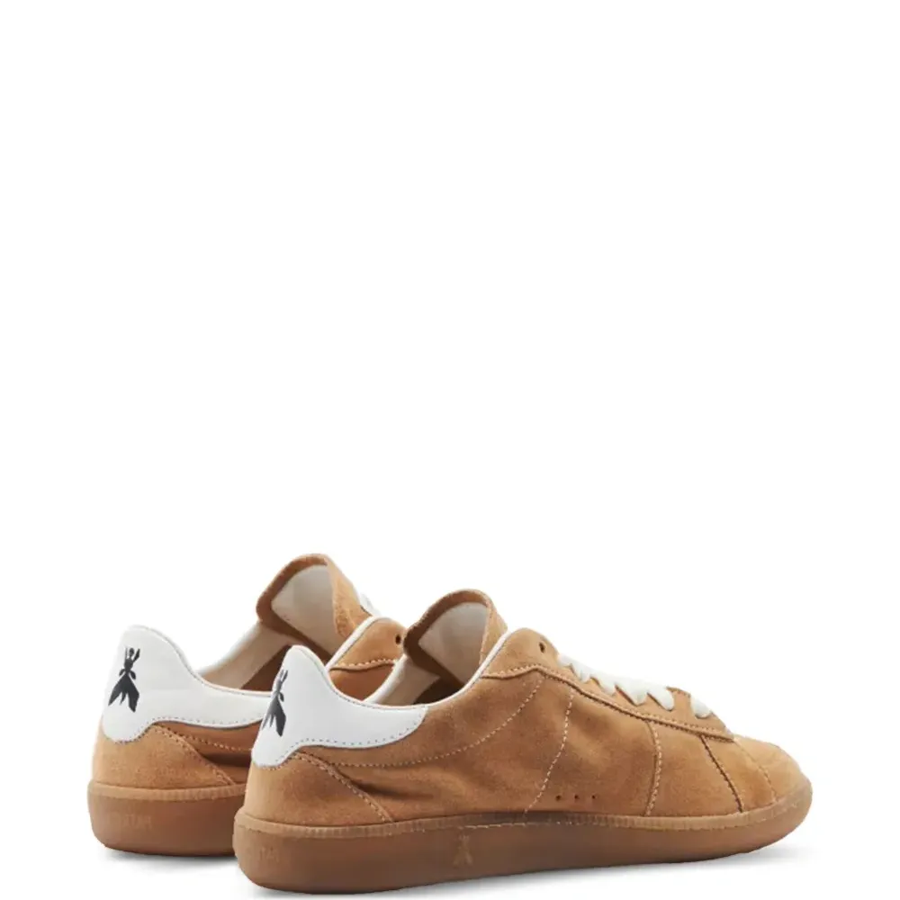 Кроссовки на шнуровке Кроссовки на шнуровке