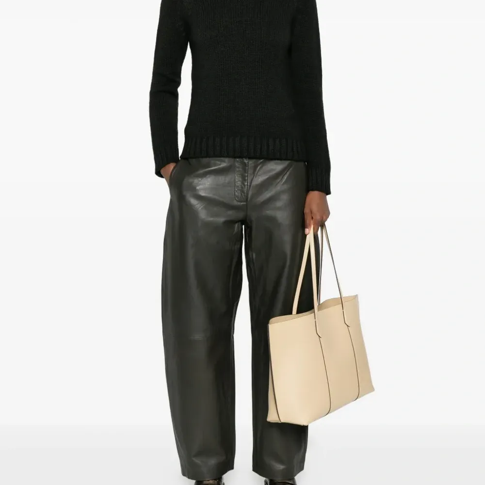 Свитер в рубчик с высоким воротником