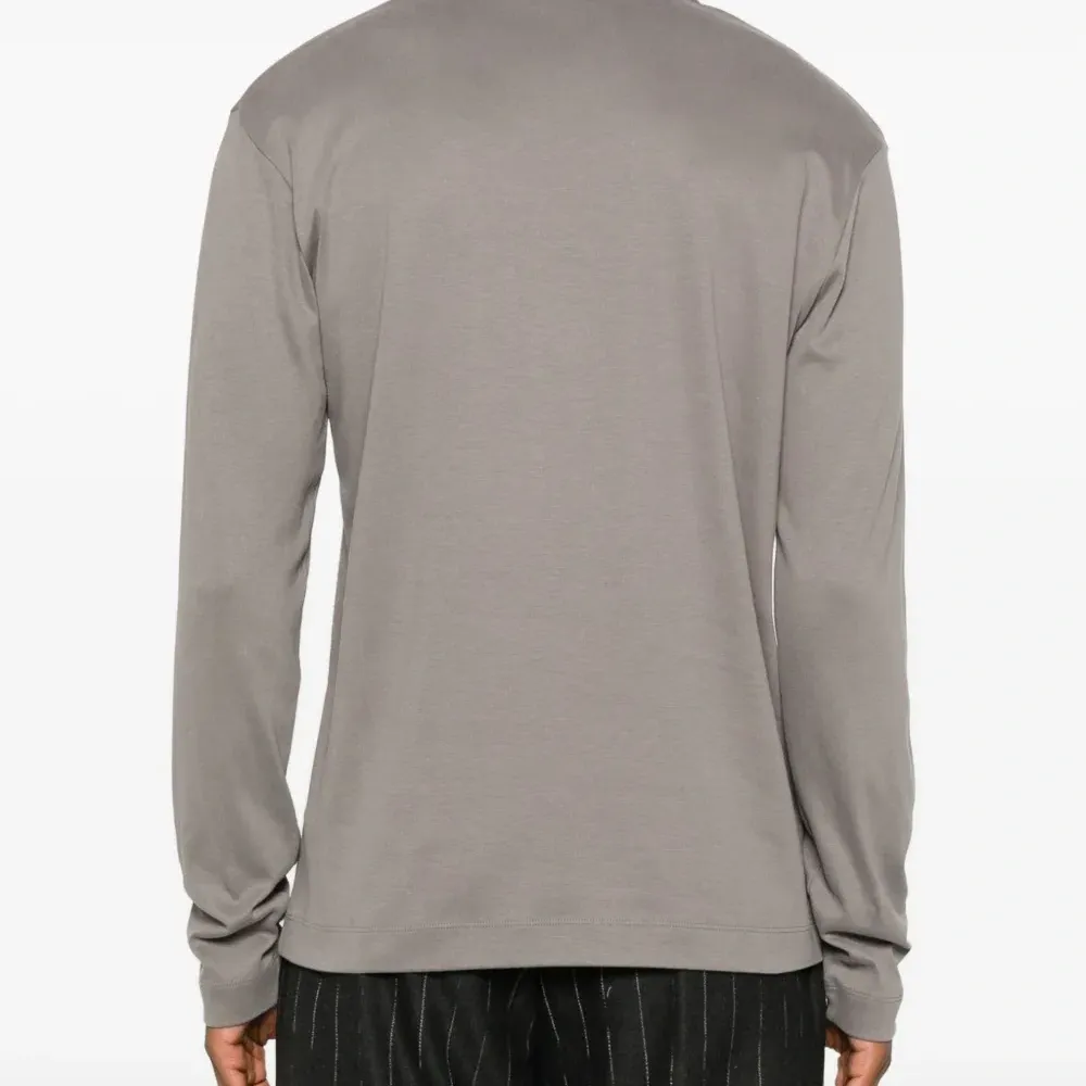 Футболка с длинными рукавами