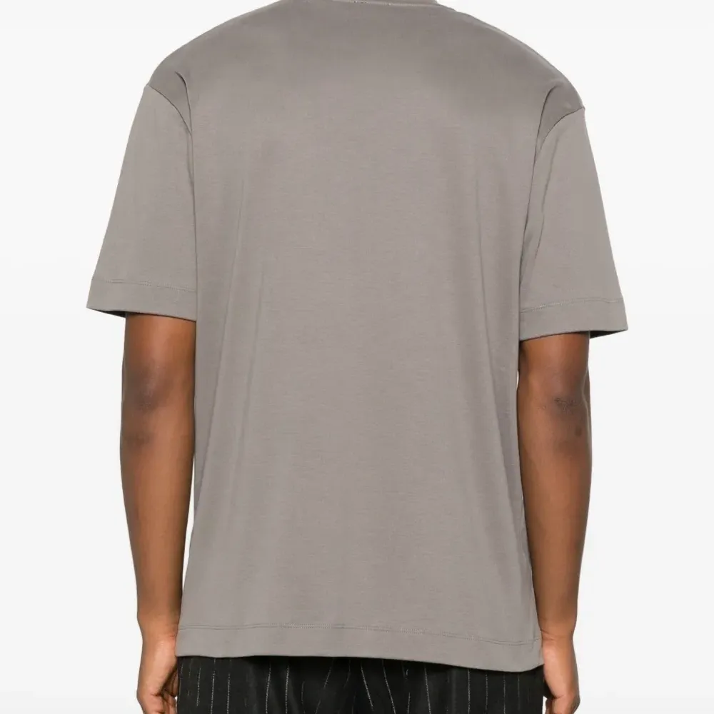 Футболка с круглым вырезом