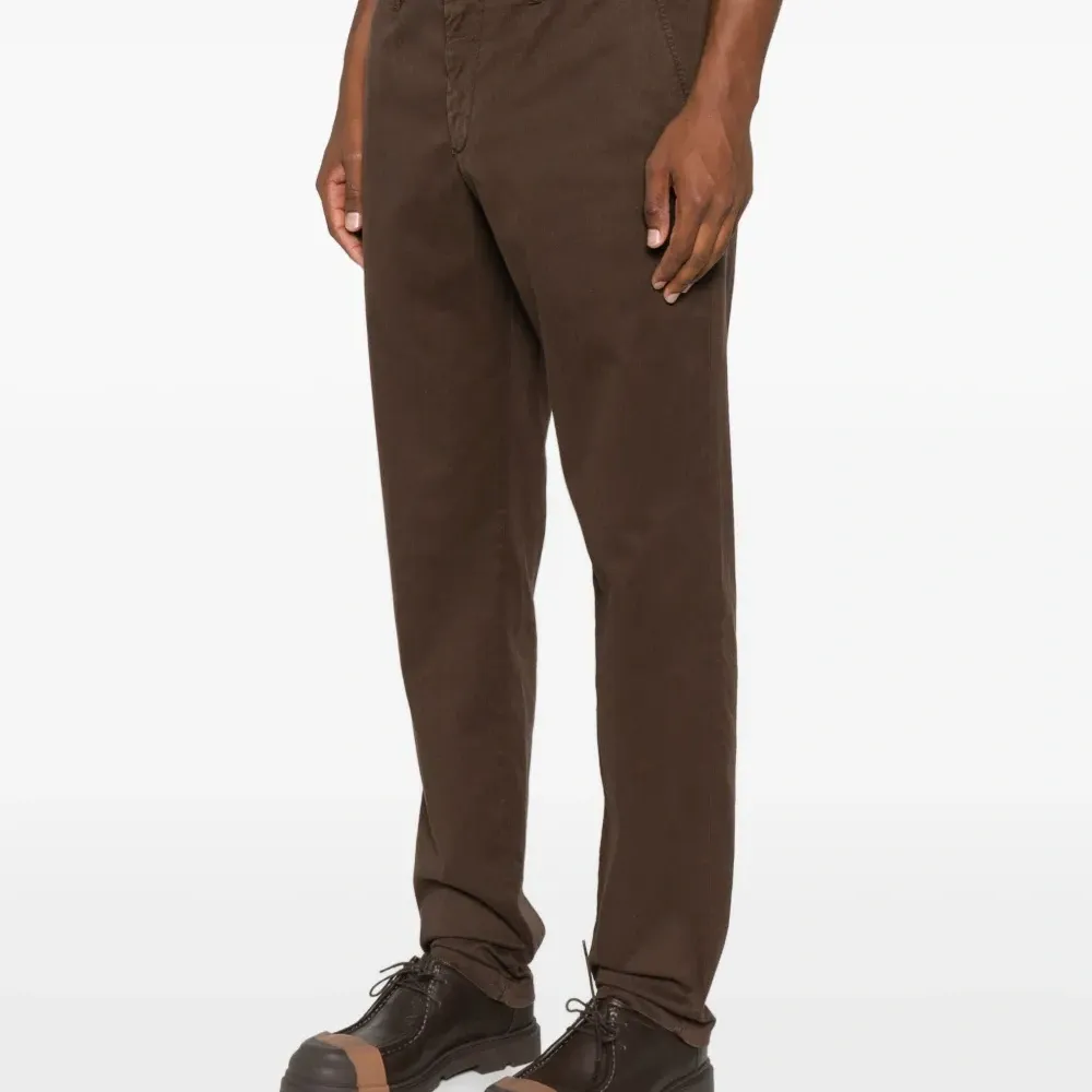 Брюки на пуговицах Брюки на пуговицах