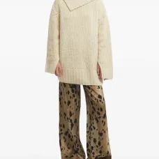 Свитер асимметричного кроя