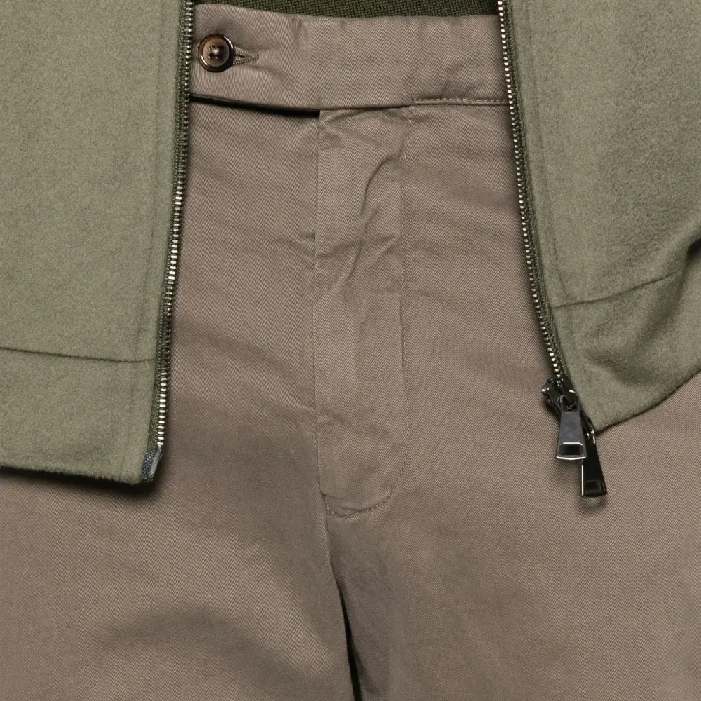 Брюки без защипов