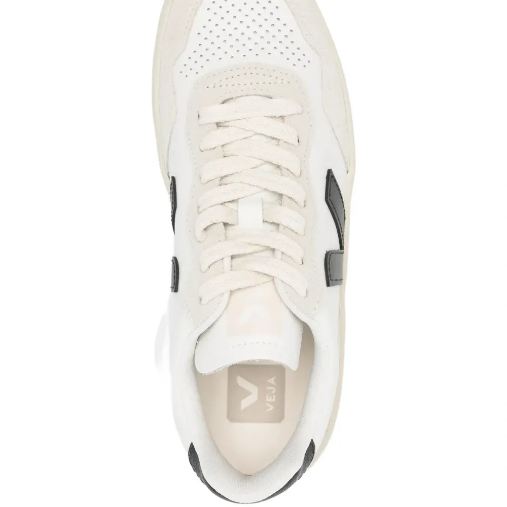 Кроссовки V-90