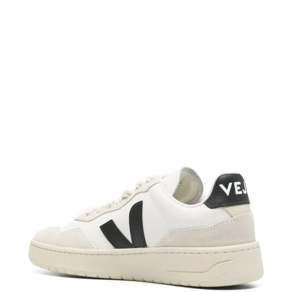 Кроссовки V-90