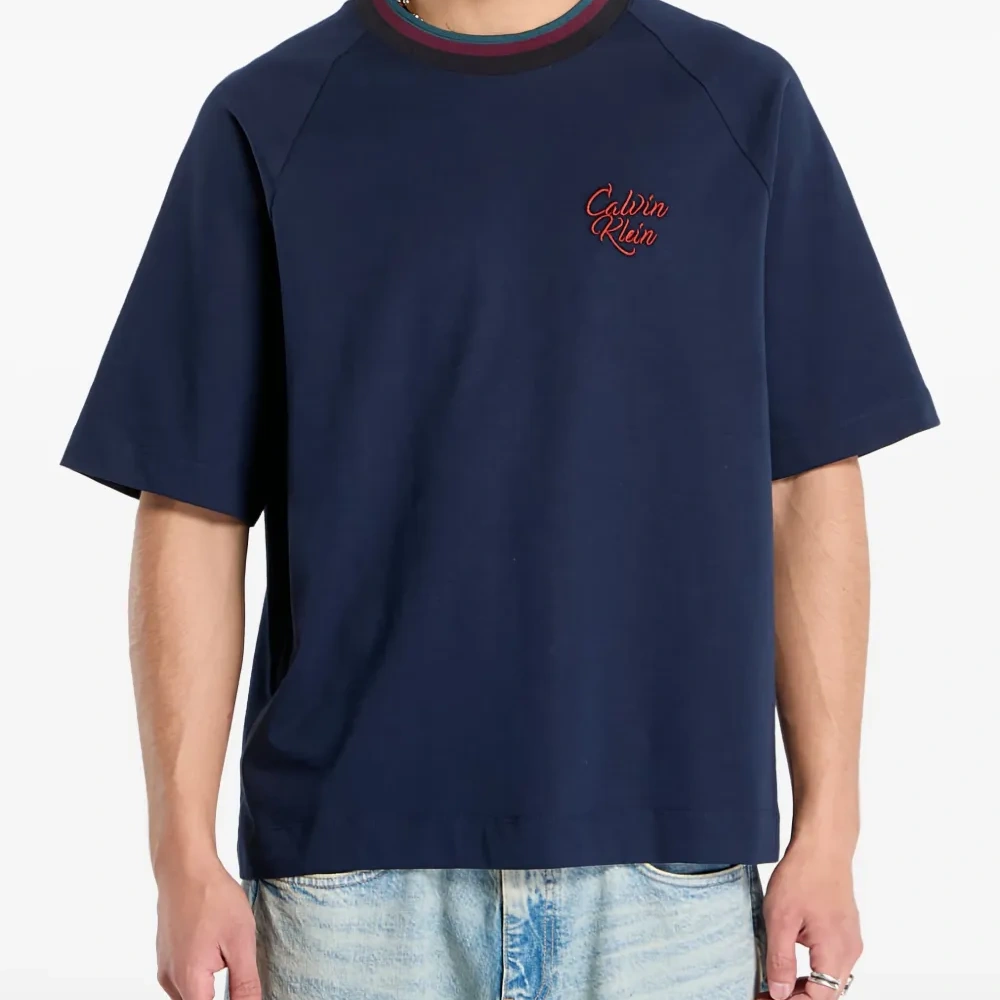 Футболка с рукавами реглан