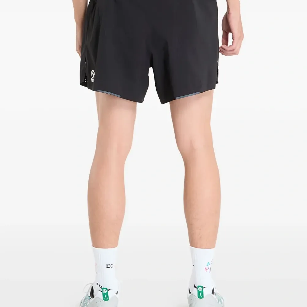 Спортивные шорты