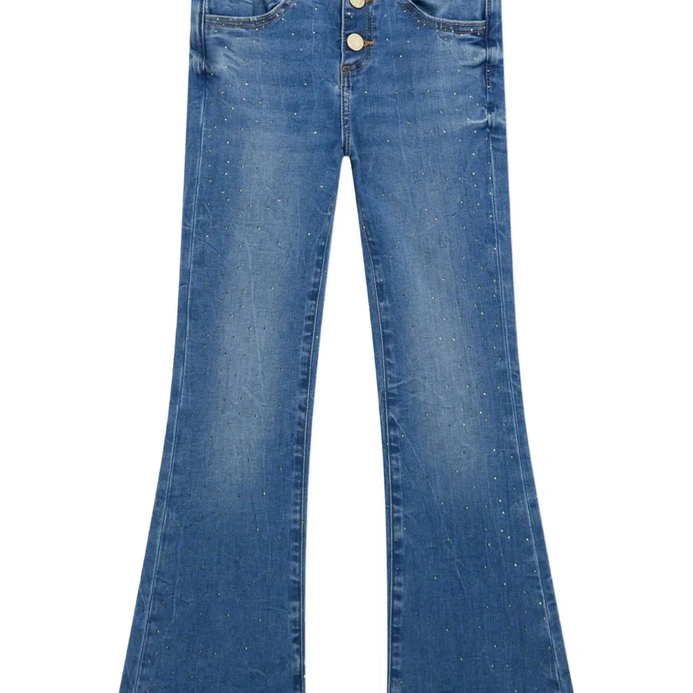 Джинсы с декоративными пуговицами