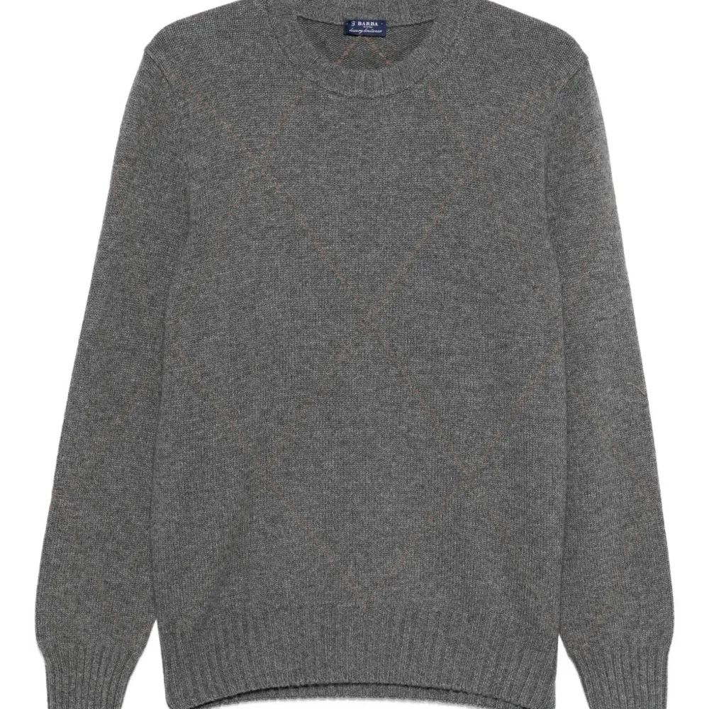 Свитер с круглым вырезом