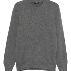 Свитер с круглым вырезом