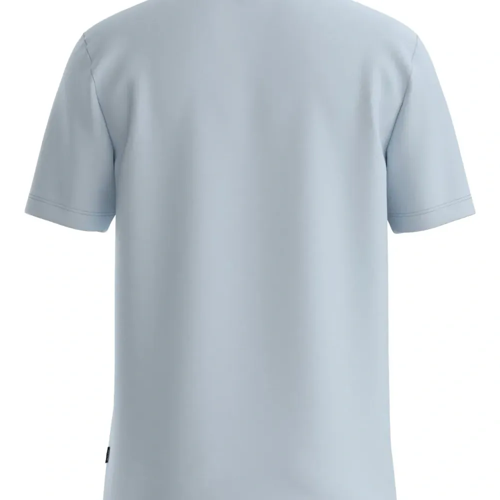 Футболка с тисненым логотипом