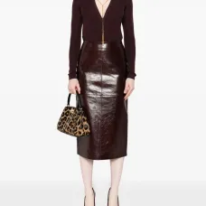 Облегающее боди в рубчик с запахом