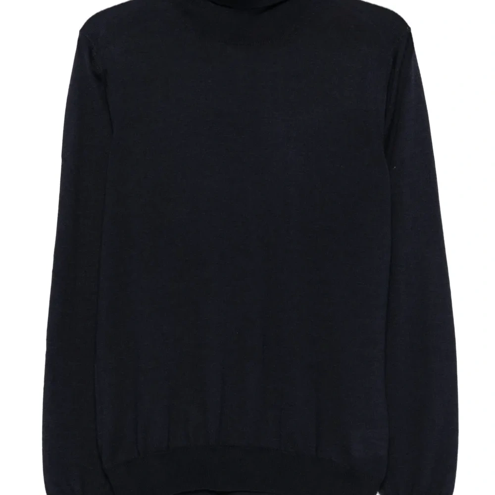 Шерстяной свитер с высоким воротником