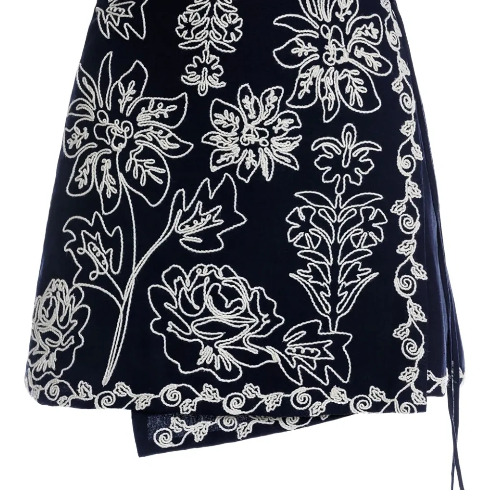 Юбка мини Danika с запахом и цветочной вышивкой