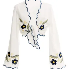 Топ с рукавами колокол и вышивкой