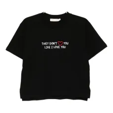 Футболка с вышитой надписью