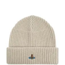 Шапка с вышивкой в виде орбиты