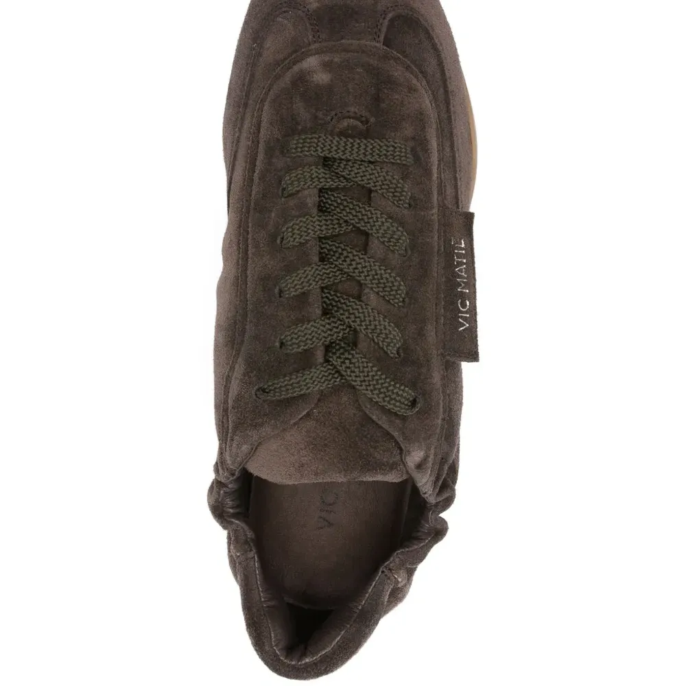 Замшевые кроссовки на шнуровке